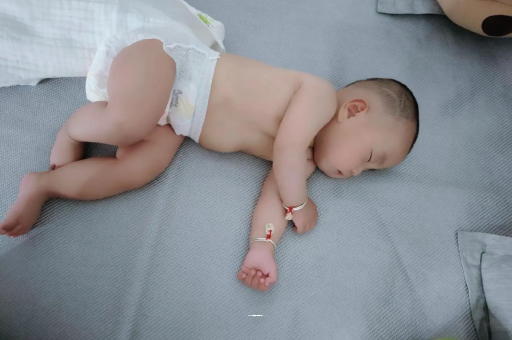 郴州几个月宝宝会抬头